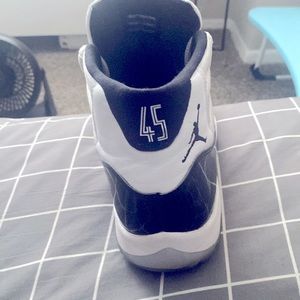 Jordan 11’s black and white